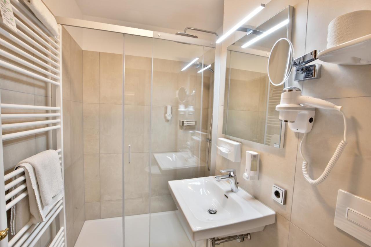 Deeke'S Quellenhof Hotell Lubbecke Exteriör bild