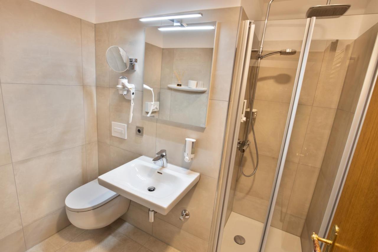 Deeke'S Quellenhof Hotell Lubbecke Exteriör bild