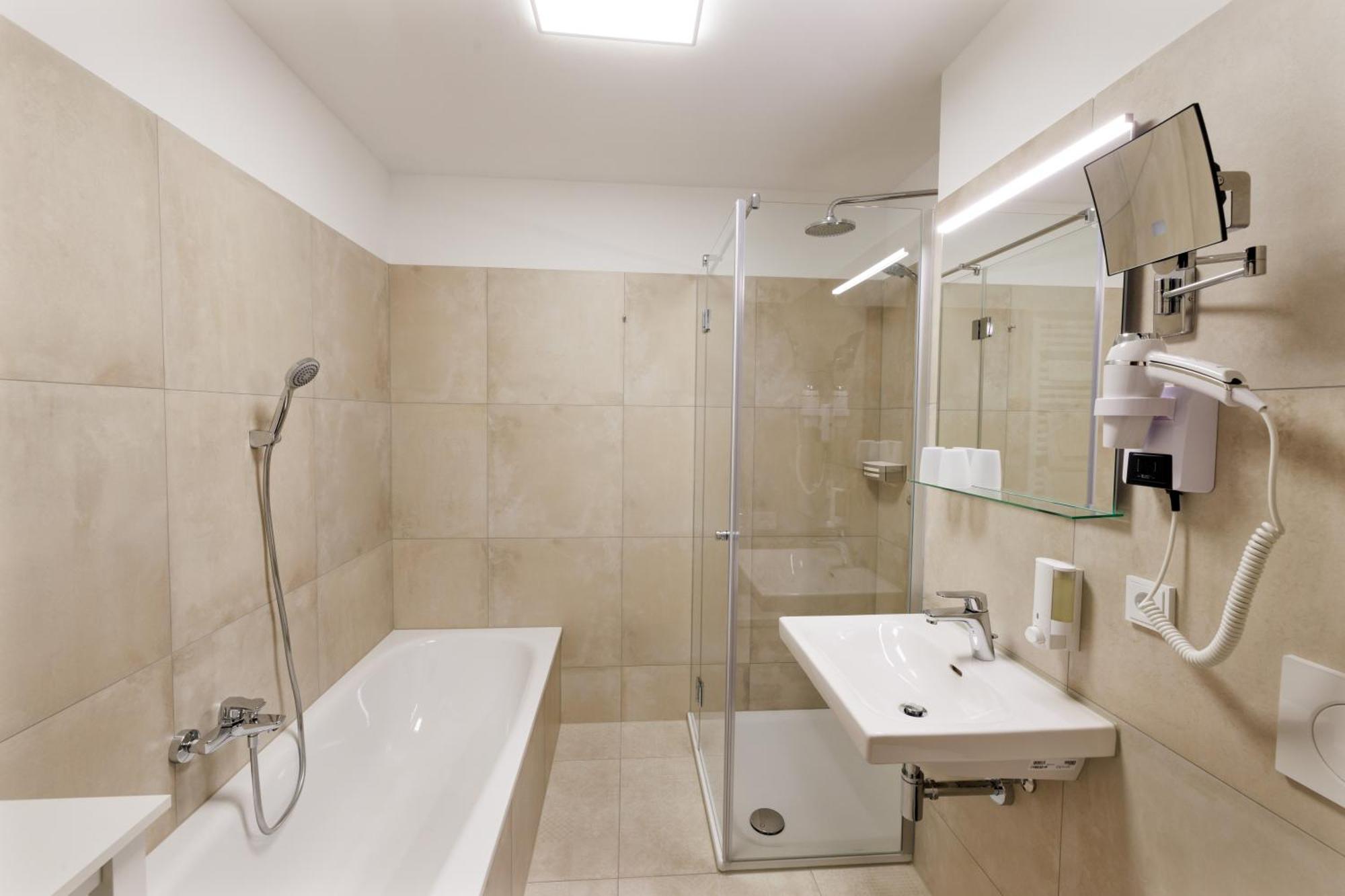 Deeke'S Quellenhof Hotell Lubbecke Exteriör bild