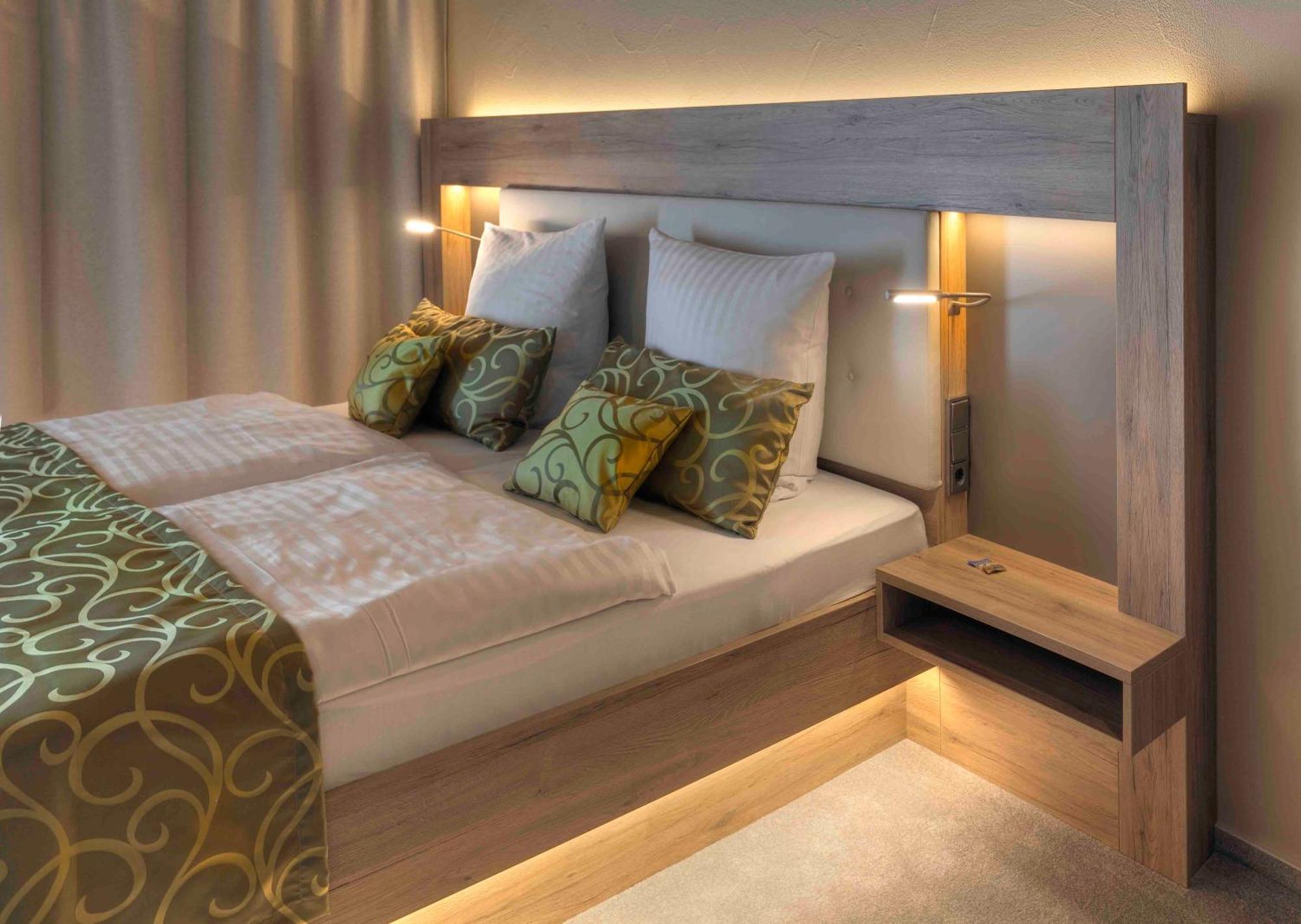 Deeke'S Quellenhof Hotell Lubbecke Exteriör bild